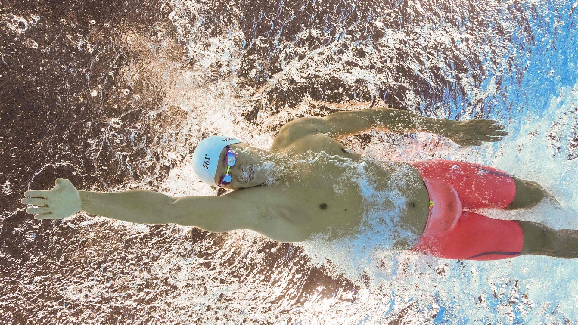 英超：曼城客场2-1逆转利物浦，争冠战线再起波澜，2019年英超曼城vs利物浦2比1